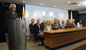 Presidente Tabaré Vázquez presenta proyecto de ley sobre consumo de alcohol Presidente Tabaré Vázquez presenta proyecto de ley sobre consumo de alcohol