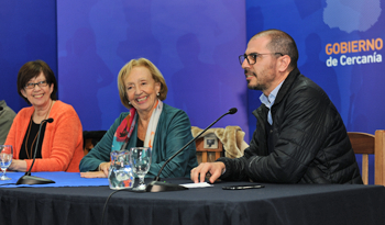 Juan Andrés Roballo, junto a las ministras María Julia Muñoz y Marina Arismendi