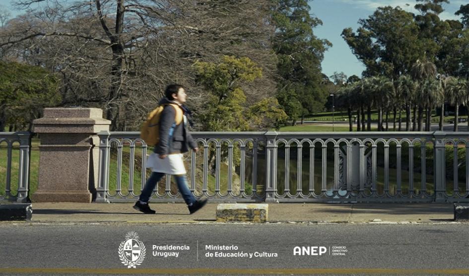 Escolar caminando