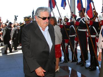 Presidente Mujica llegando al Edificio Mercosur Presidente Mujica llegando al Edificio Mercosur