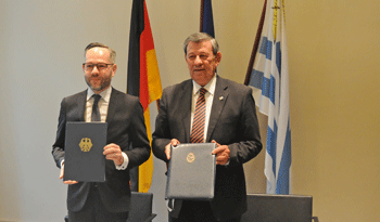 Canciller Rodolfo Nin Novoa en firma de acuerdo bilateral Canciller Rodolfo Nin Novoa en firma de acuerdo bilateral