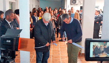 Eduardo Bonomi y Jaime Saavedra en apertura del centro