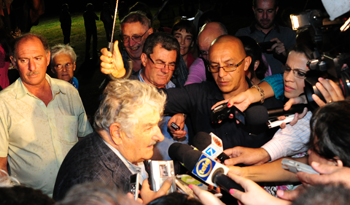 Presidente José Mujica responde al periodismo Presidente José Mujica responde al periodismo