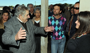 Presidente Mujica en la colonia “Reglamento de Tierras de 1815” Presidente Mujica en la colonia “Reglamento de Tierras de 1815”