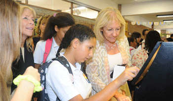 Ministra Carolina Cosse en liceo n.° 2 de San José Ministra Carolina Cosse en liceo n.° 2 de San José