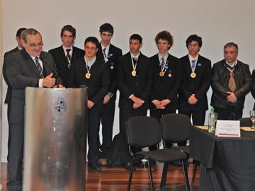 Estudiantes homenajeados tras participar en la Feria Internacional de Ciencia e Ingeniería INTEL ISEF Estudiantes homenajeados tras participar en la Feria Internacional de Ciencia e Ingeniería INTEL ISEF