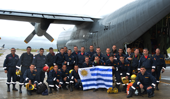 Contingente de bomberos uruguayos que partieron hacia Chile para colaborar a la extinción de incendio forestal Contingente de bomberos uruguayos que partieron hacia Chile para colaborar a la extinción de incendio forestal