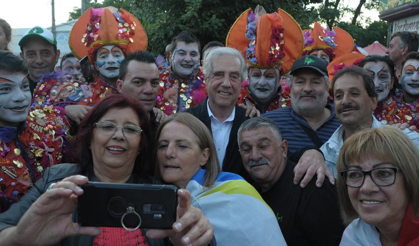 Tabaré Vázquez con ciudadanos en acto