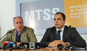 Ministro de Trabajo y Seguridad Social, Ernesto Murro, junto al subsecretario de Economía y Finanzas, Danilo Astori Ministro de Trabajo y Seguridad Social, Ernesto Murro, junto al subsecretario de Economía y Finanzas, Danilo Astori