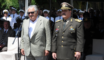 Presidente José Mujica en designación del comandante en jefe del Ejército Guido Manini Ríos Presidente José Mujica en designación del comandante en jefe del Ejército Guido Manini Ríos