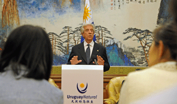 Presidente Tabaré Vázquez en conferencia de prensa en Beijing, China Presidente Tabaré Vázquez en conferencia de prensa en Beijing, China