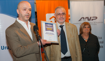 Carámbula y Liberoff exhibieron la distinción que recibió Uruguay en la Feria World Travel Market 2014