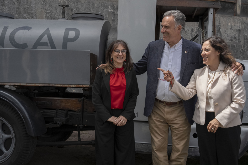 San Román: Ancap es una herramienta de soberanía, desarrollo y construcción de futuro Cecilia San Román, Yamandú Orsi y Fernanda Cardona