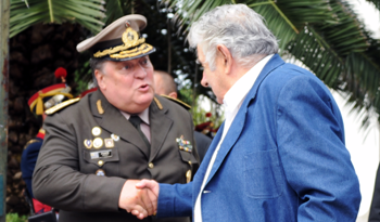 Presidente José Mujica y el jefe del Estado Mayor del Ejército, Milton Ituarte