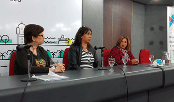 Ministra Marina Arismendi con pequeños emprendedores Ministra Marina Arismendi con pequeños emprendedores