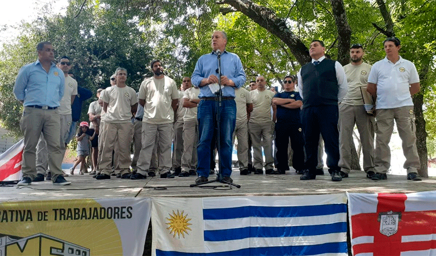 Ernesto Murro en planta industrial de la cooperativa Molino Florida