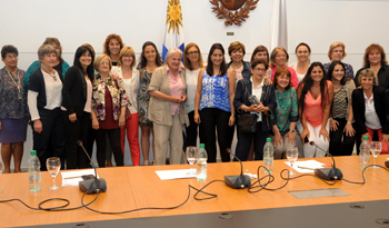 Senadora en ejercicio de la Presidencia, Lucía Topolansky y parlamentarias en la Torre Ejecutiva Senadora en ejercicio de la Presidencia, Lucía Topolansky y parlamentarias en la Torre Ejecutiva