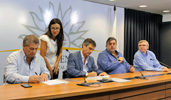 Titular de OPP, Álvaro García, en firma de convenio con Intendencia de Tacuarembó