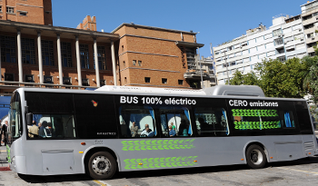 Transporte de pasajeros impulsado con energía eléctrica