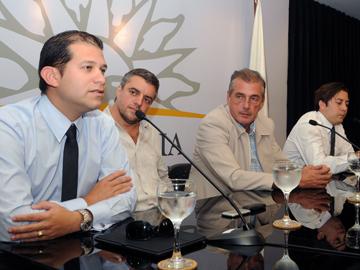 Autoridades en conferencia de prensa Autoridades en conferencia de prensa