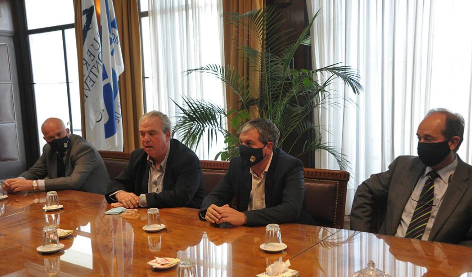 Ministro Luis Alberto Heber con autoridades portuarias Ministro Luis Alberto Heber con autoridades portuarias