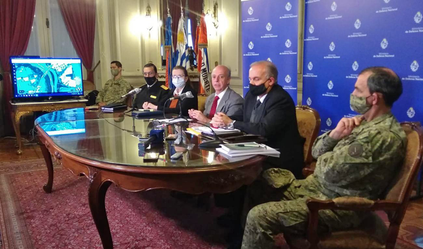 Javier García y autoridades en la sede del Ministerio de Defensa Nacional Javier García y autoridades en la sede del Ministerio de Defensa Nacional