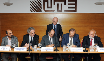 Autoridades en firma de convenio por electrificación en escuelas rurales Autoridades en firma de convenio por electrificación en escuelas rurales