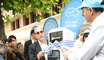 El intendente de Montevideo, Daniel Martínez, y el presidente de UTE, Gonzalo Casaravilla El intendente de Montevideo, Daniel Martínez, y el presidente de UTE, Gonzalo Casaravilla