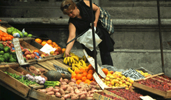 Puesto de frutas y verduras Puesto de frutas y verduras