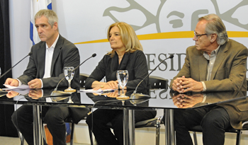 Ministra de Vivienda, Ordenamiento Territorial y Medio Ambiente, Eneida de León, en conferencia de prensa Ministra de Vivienda, Ordenamiento Territorial y Medio Ambiente, Eneida de León, en conferencia de prensa
