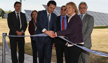 Carolina Cosse en inauguración de paneles fotovoltaicos en aeropuerto de Carrasco