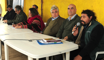 Productor junto a autoridades del MGAP y Colonización Productor junto a autoridades del MGAP y Colonización