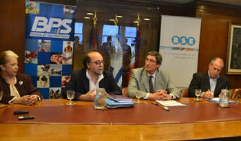 Autoridades en la firma del acuerdo entre BPS y BSE Autoridades en la firma del acuerdo entre BPS y BSE