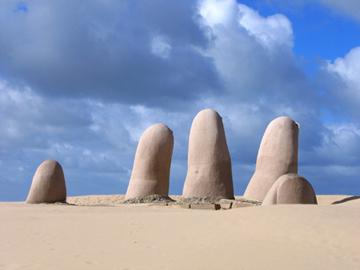 Monumento a la mano Monumento a la mano