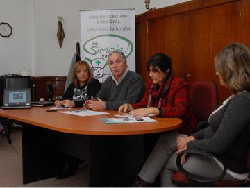mesa con las autoridades presentes mesa con las autoridades presentes