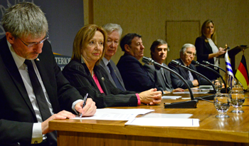 Autoridades del Gobierno y de la Cámra de Comercio e Industria Uruguayo – Alemana Autoridades del Gobierno y de la Cámra de Comercio e Industria Uruguayo – Alemana