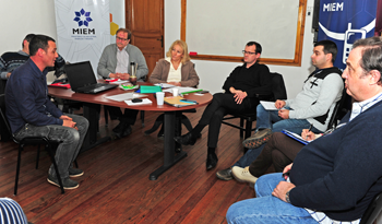 Ministra Carolina Cosse se reunió con organizaciones sociales de Colonia, en Carmelo Ministra Carolina Cosse se reunió con organizaciones sociales de Colonia, en Carmelo