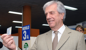 Presidente Vázquez en Dirección Nacional de Identificación Civil Presidente Vázquez en Dirección Nacional de Identificación Civil