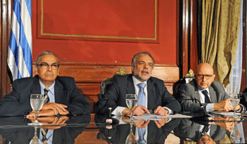 Conferencia mundial de comercio en Kenia eliminó subsidios agrícolas y abrió cuota Hilton, anunciaron subsecretarios Cancela y Benech. Conferencia mundial de comercio en Kenia eliminó subsidios agrícolas y abrió cuota Hilton, anunciaron subsecretarios Cancela y Benech.