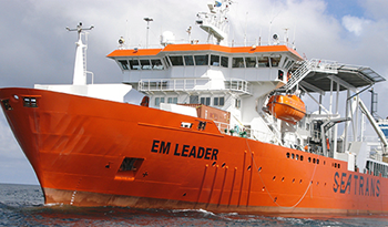 Buque que realiza trabajos de electromagnetometría en busca de petróleo