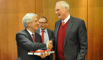 Presidente de la Comisión de Control del Tabaquismo del Parlamento alemán, Lothar Binding Presidente de la Comisión de Control del Tabaquismo del Parlamento alemán, Lothar Binding