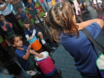 Niños realizan actividades en Centro CAIF Niños realizan actividades en Centro CAIF