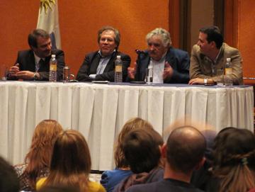 Reunión de Mujica con uruguayos en México Reunión de Mujica con uruguayos en México
