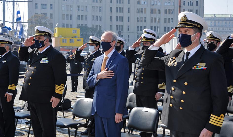 Ministro de Defensa Nacional, Javier García y autoridades de la Armada Nacional