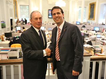 Diego Cánepa en Nueva York, con el alcalde de esa ciudad, Michael Bloomberg