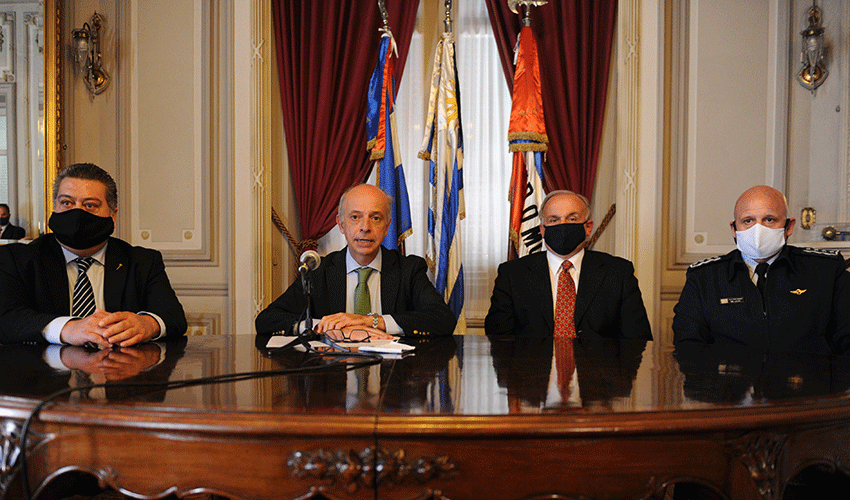 Ministro Javier García anuncia subasta de avión presidencial