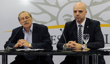 Ministro de Educación y Cultura, Ricardo Ehrlich y subsecretario de Turismo y Deporte, Antonio Carámbula tras Consejo de Ministros Ministro de Educación y Cultura, Ricardo Ehrlich y subsecretario de Turismo y Deporte, Antonio Carámbula tras Consejo de Ministros