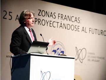 Ministro de Economía y Finanzas Fernando Lorenzo Ministro de Economía y Finanzas Fernando Lorenzo