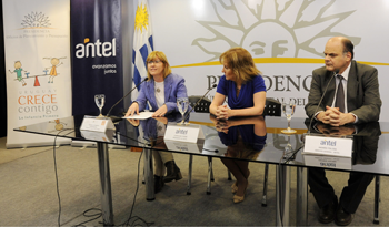 Cristina Lustemberg, Carolina Cosse, Andrés Tolosa en el lanzamiento del plan de Antel para Uruguay Crece Contigo