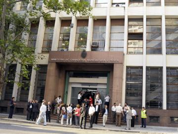 Fachada de la sede del Ministerio de Ganadería, Agricultura y Pesca Fachada de la sede del Ministerio de Ganadería, Agricultura y Pesca